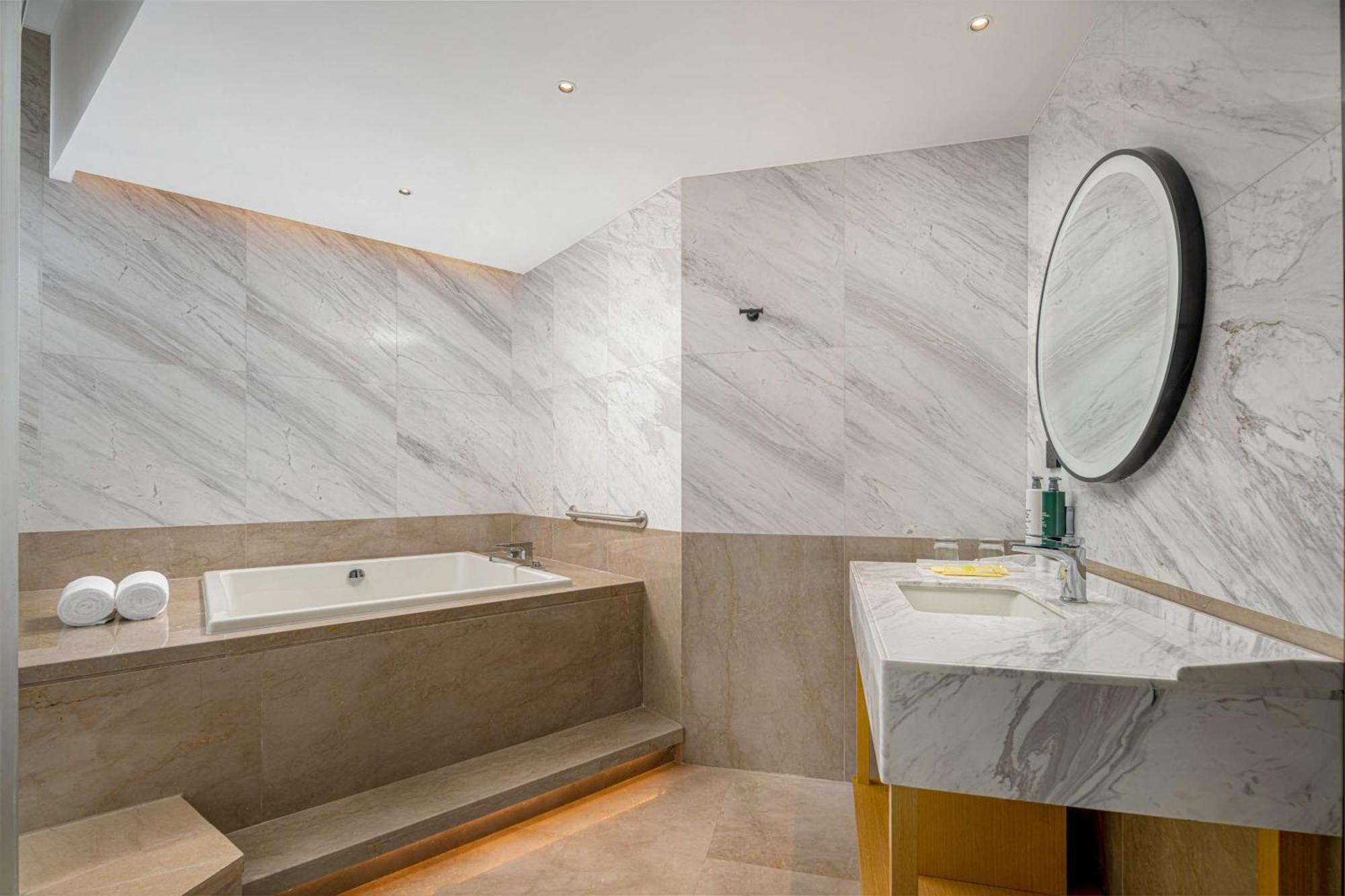 Hilton Garden Inn Shanghai Lujiazui Экстерьер фото